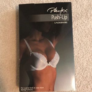 Playtex push-up bra. NWT